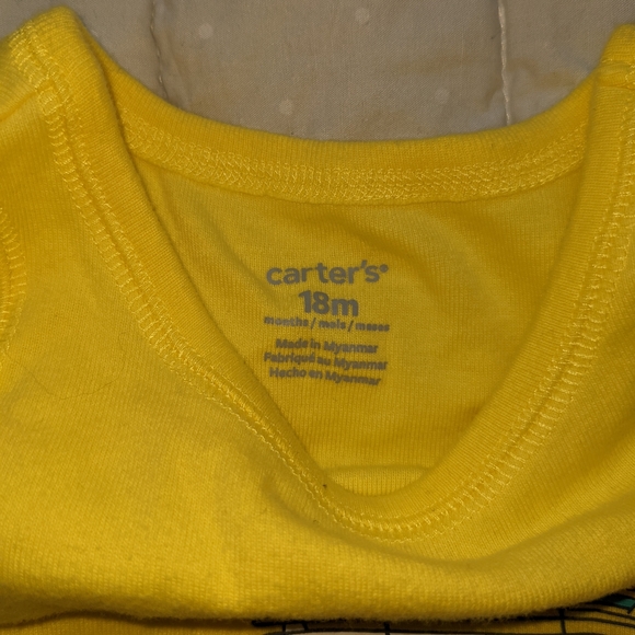 Carter's 3 piece shorts set 18 months - Picture 2 of 2